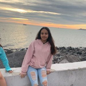 Meet your Posher, Alexia